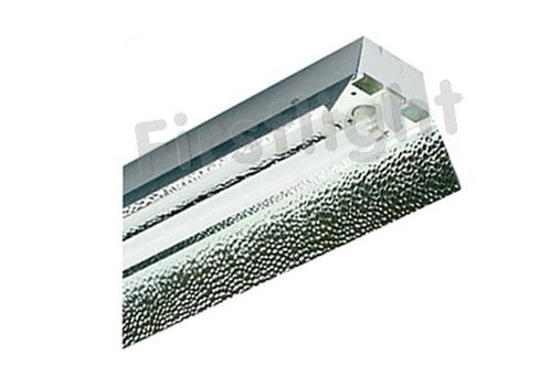 PIL Lumis RFIA trogarmatuur 1x58W met HF elektronisch voorschakelapparaat (EVSA) en een breedstralende hamerslag reflector